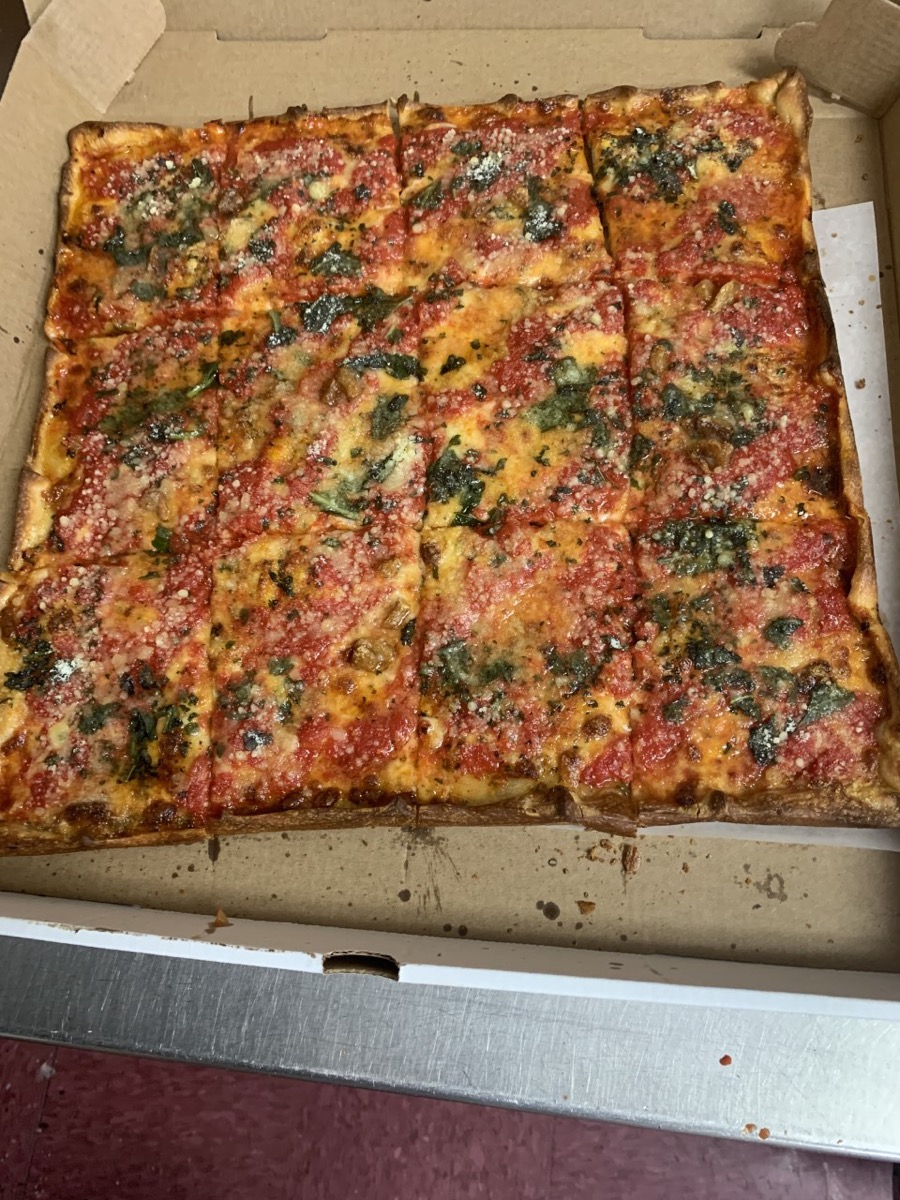 Specialty pizza at Renzo's